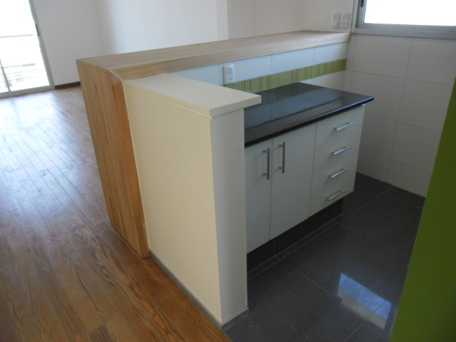 08_barra_de_madera_y_mesada_de_granito