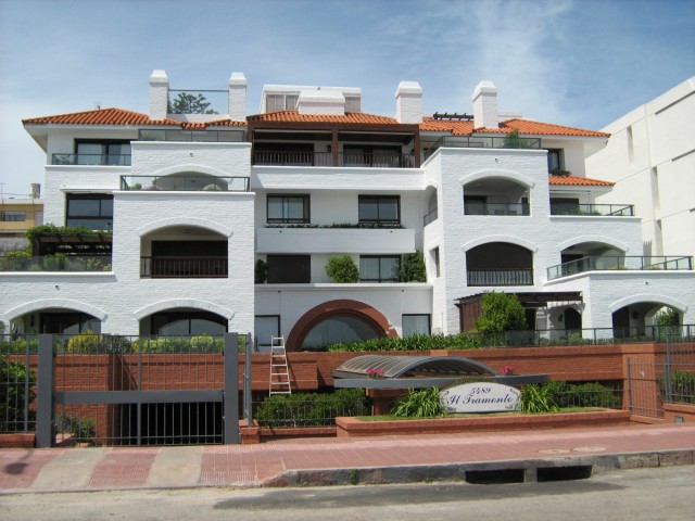 1A_pintura_de_los_exteriores_de_edificio_en_Punta_Gorda