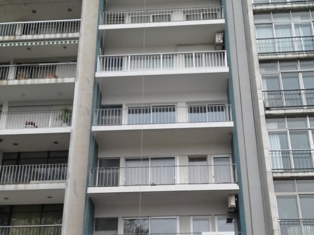 Reparación de junta entre edificios, fisuras, herreria, amures de  bararandas, aberturas y pintura.